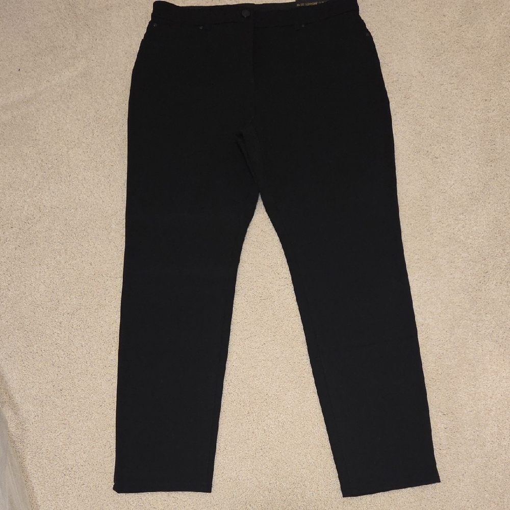 NWT Chico's So Slimming Slim Leg Peyton Short Pant